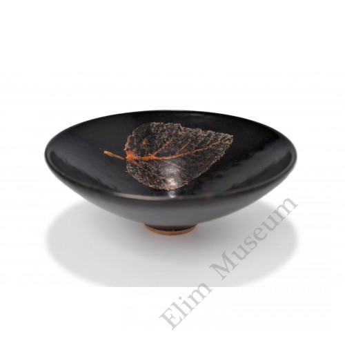 1402 A Jizhou-Ware black glaze leaf bowl